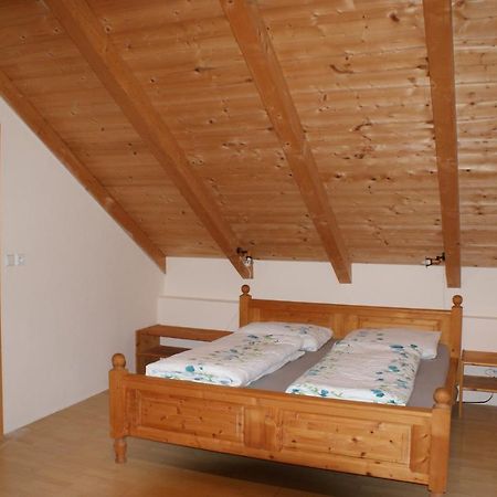Rustikale Und Grosszuegige Ferienwohnung Kasperske Hory Dış mekan fotoğraf