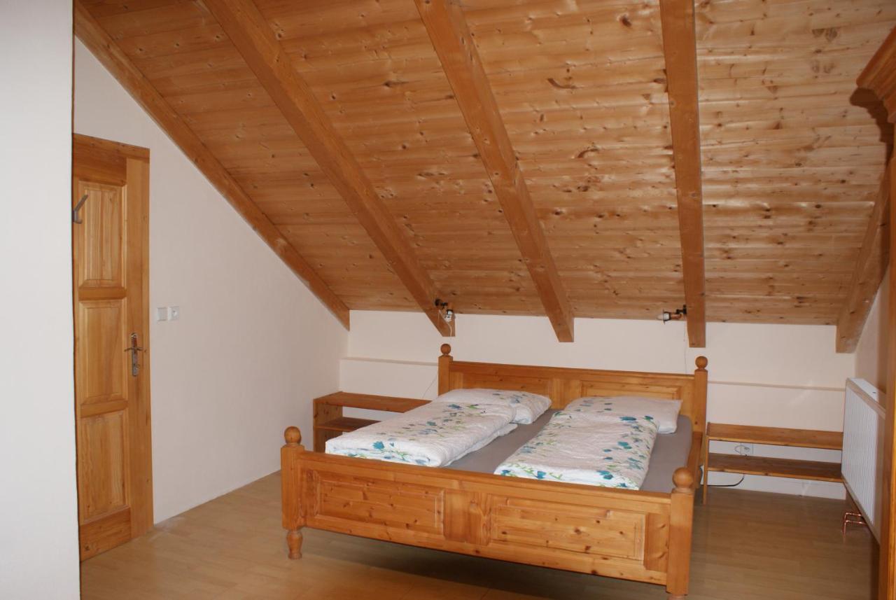 Rustikale Und Grosszuegige Ferienwohnung Kasperske Hory Dış mekan fotoğraf